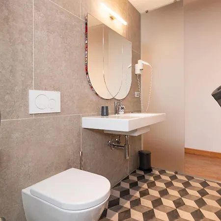 La Fermata Del Viandante * Τεργέστη