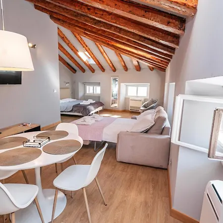 La Fermata Del Viandante * Trieste