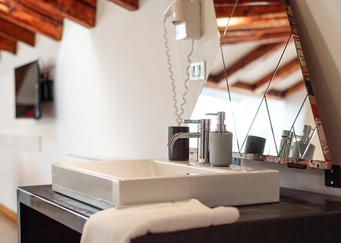 La Fermata Del Viandante * Trieste